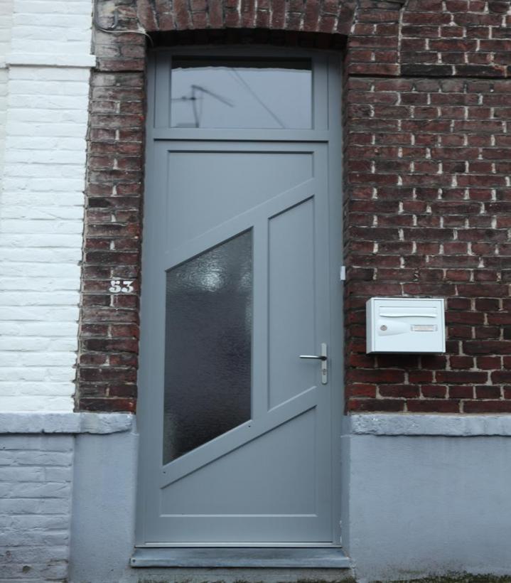 Porte contemporaine Bruille-Saint-Amand.