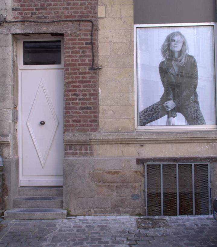 Porte contemporaine Bruille-Saint-Amand.