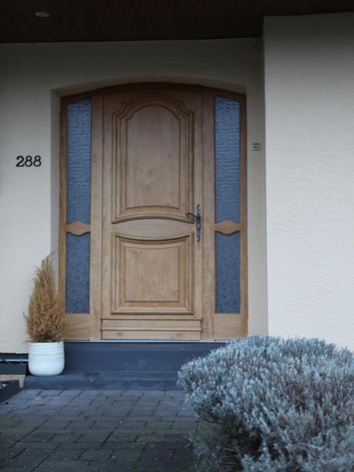 Porte de style Bruille-Saint-Amand