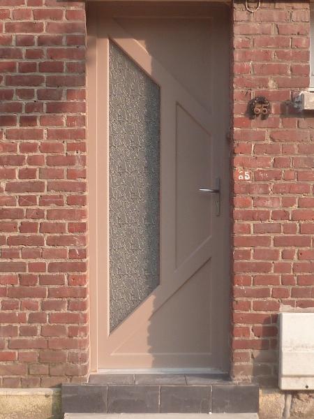 Porte contemporaine Bruille-Saint-Amand.